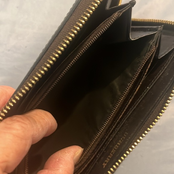Burberry wallet in good condition,
4 1/2” by 7 1/2” pre loved plenty life left - Picture 6 of 11